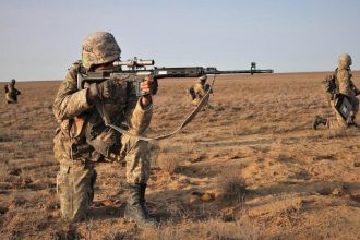 Сарбазға оқу-жаттығу кезінде оқ тиіп, көз жұмды